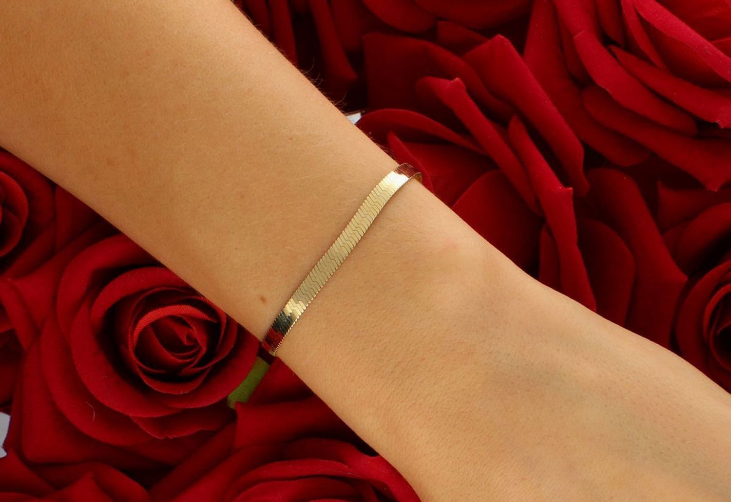 Złota bransoletka damska 585 żmijka 4mm BR 6796D To najchętniej wybierany splot bransoletki. Jest też najbardziej popularny. Bransoletka złota 585 taśma 4 mm to 1.jpg